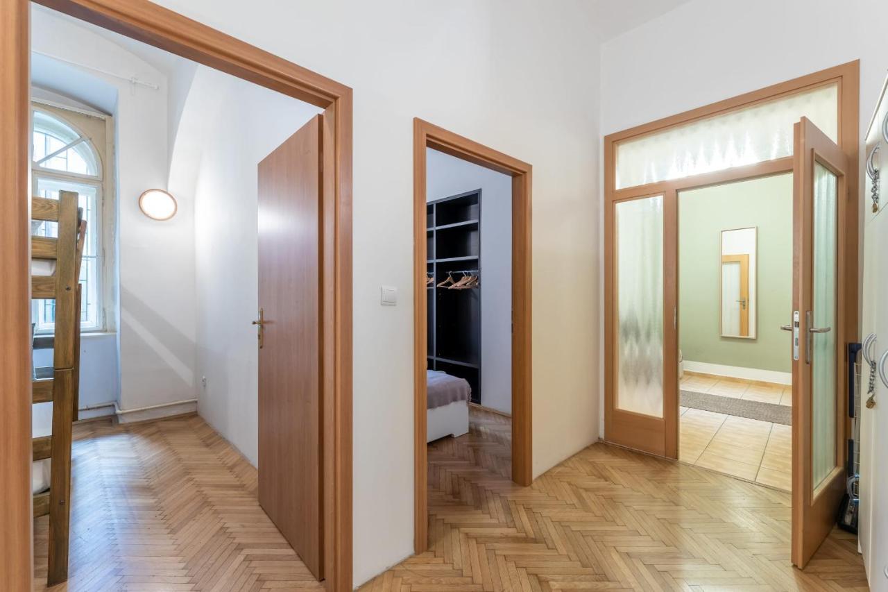 Spacious 3 Bedroom Apartment In The Heart Of Prága Kültér fotó