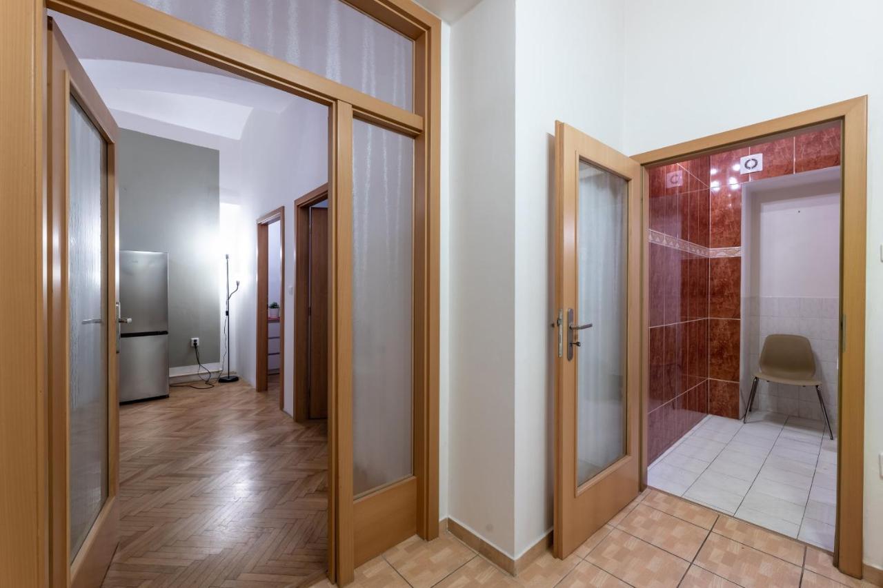 Spacious 3 Bedroom Apartment In The Heart Of Prága Kültér fotó