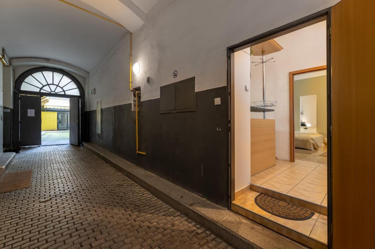 Spacious 3 Bedroom Apartment In The Heart Of Prága Kültér fotó