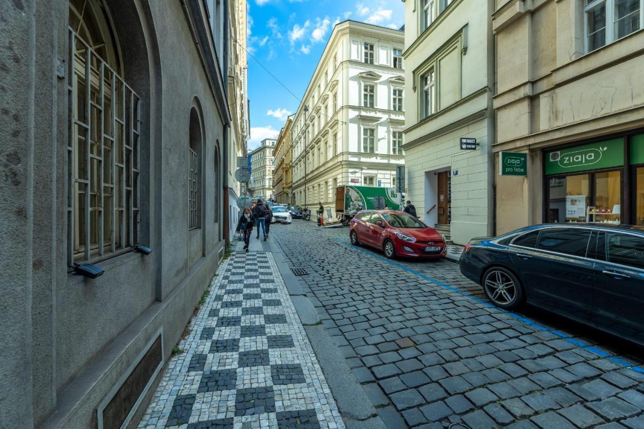 Spacious 3 Bedroom Apartment In The Heart Of Prága Kültér fotó